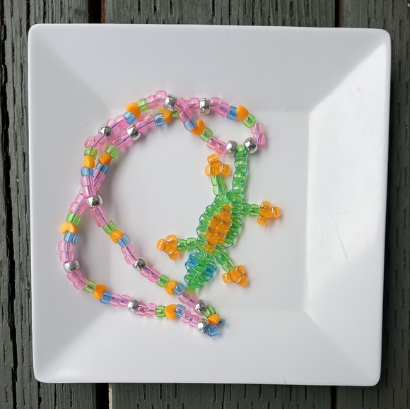 Handmade Beaded Gecko Necklace - Picture 2 of 2